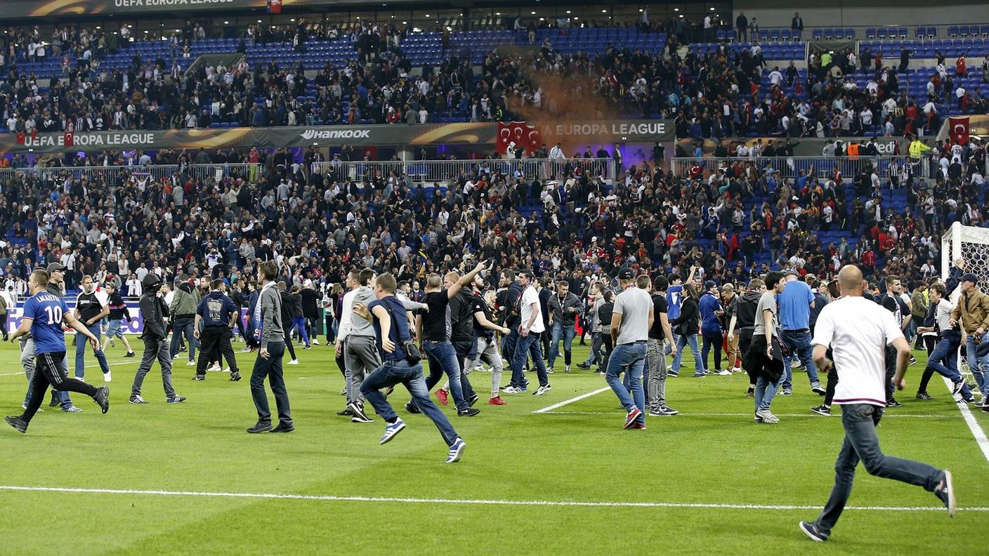 Teppisti in campo