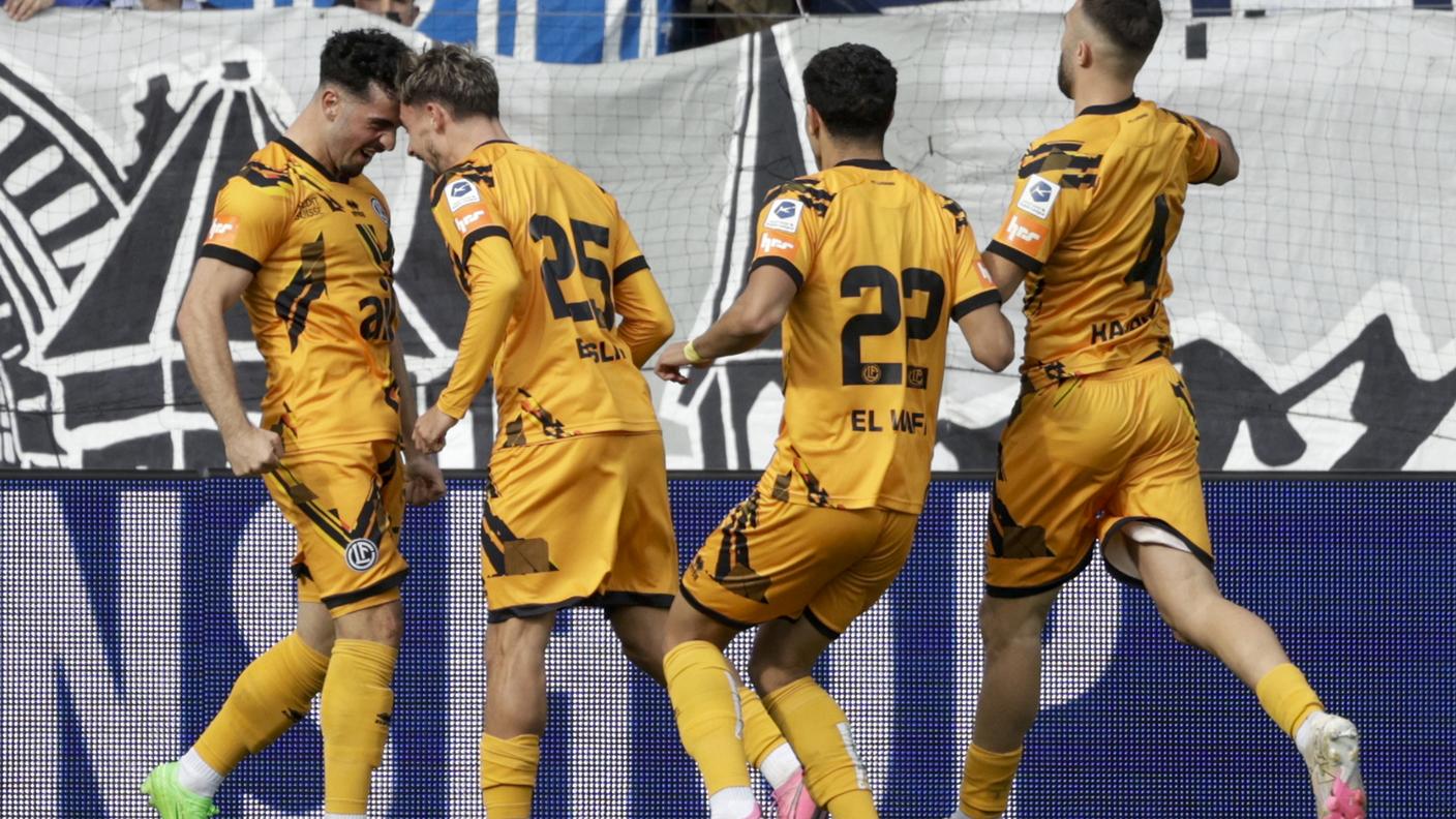 Vladi festeggiato dopo il gol del vantaggio