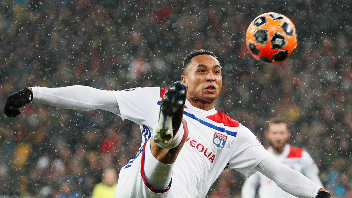 Tete controlla il pallone