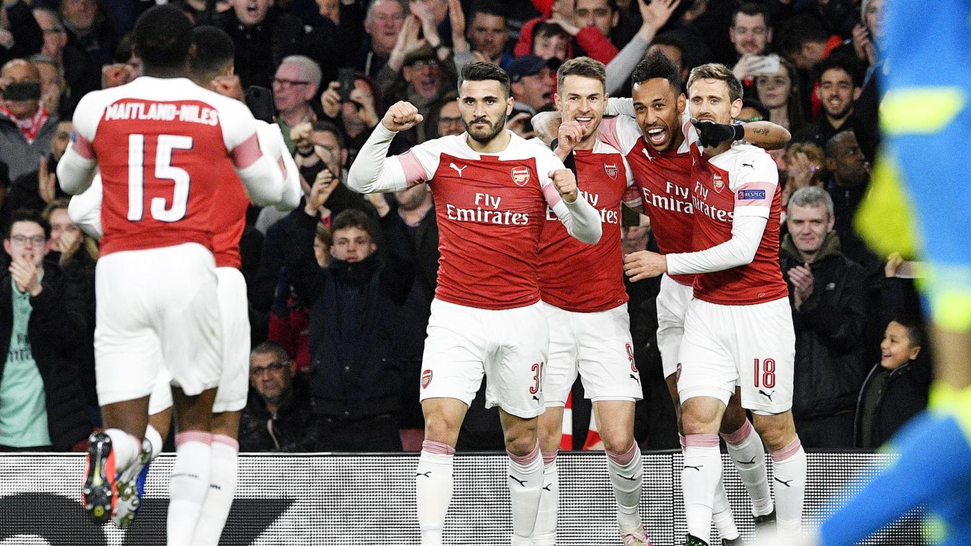 Gli inglesi festeggiano la rete iniziale di Ramsey