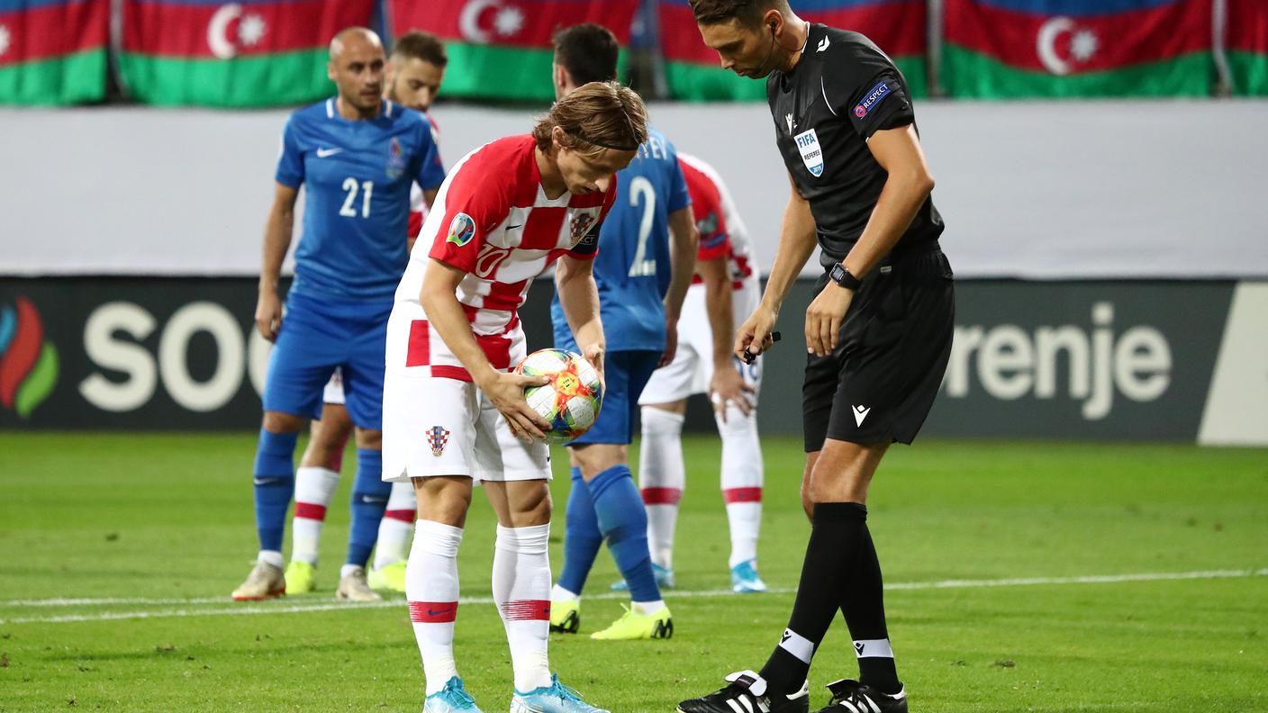 Modric sblocca la partita su rigore fischiato dall'arbitro elvetico Schärer