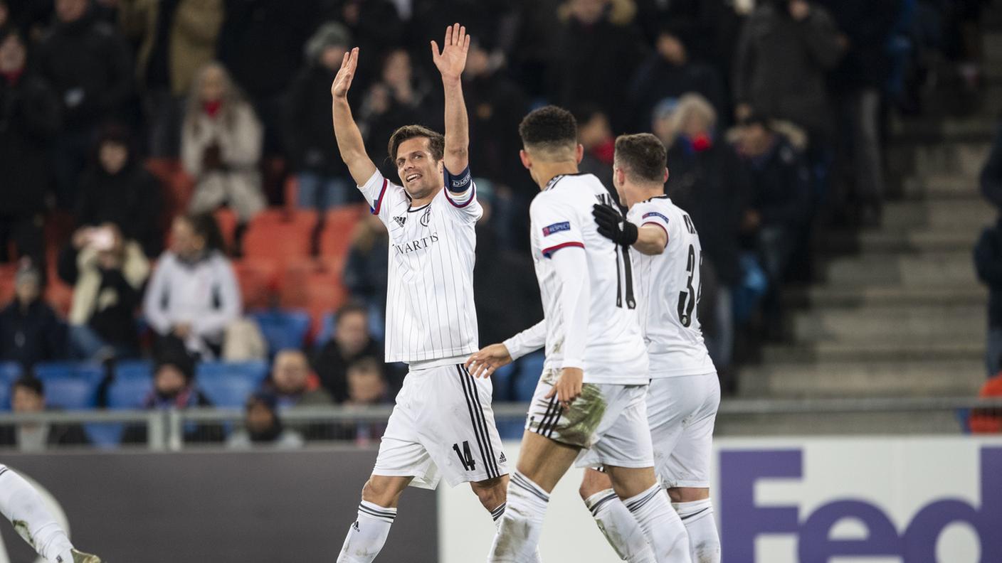 Il saluto del capitano alla propria curva