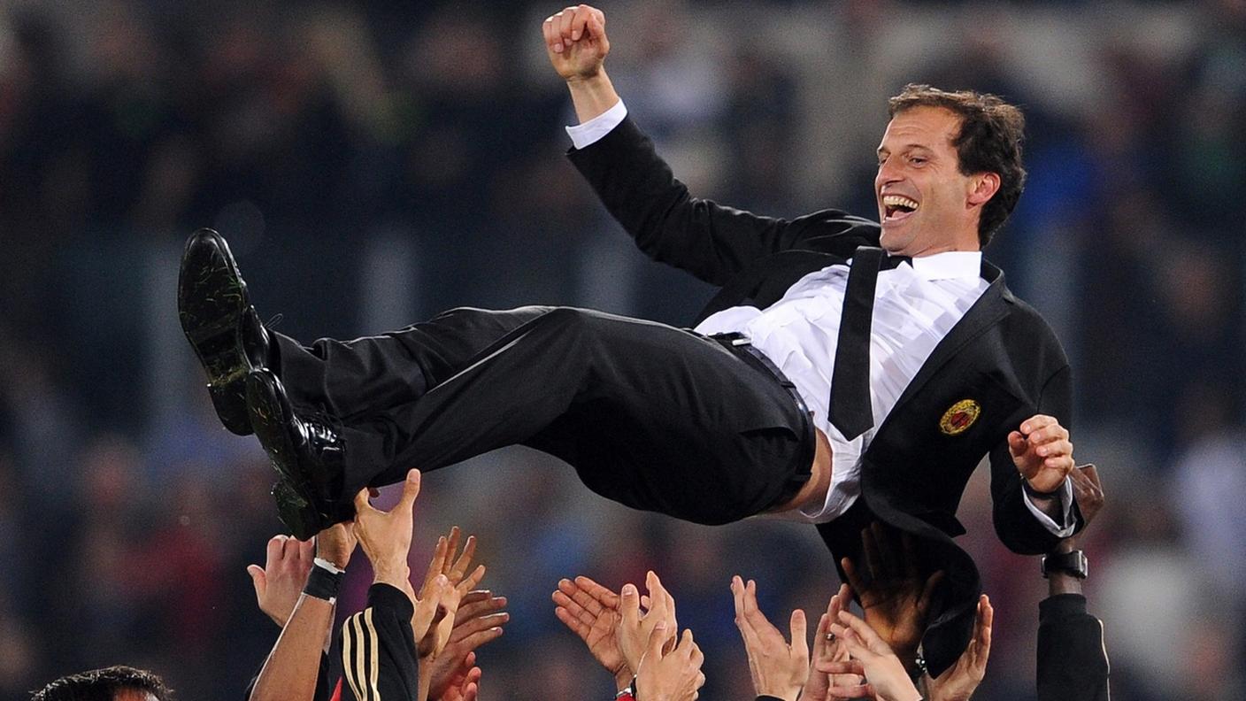 Portato in trionfo dopo lo Scudetto vinto col Diavolo nel 2012