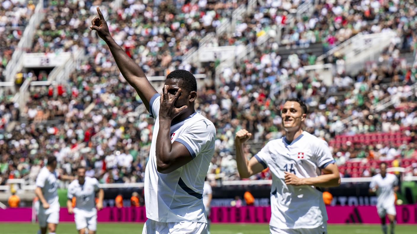 Embolo festeggia il suo gol, quello del momentaneo 1-0