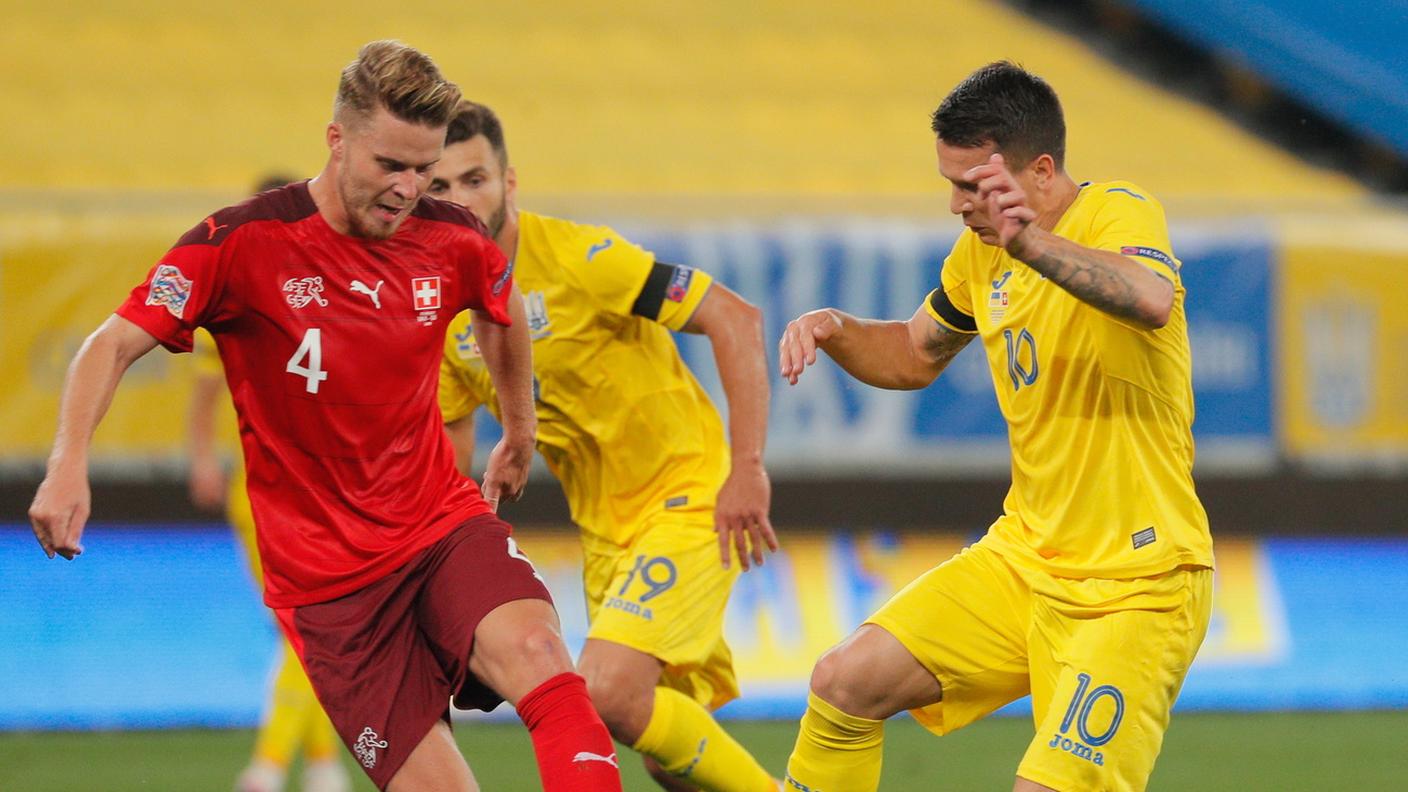 Il centrale in azione nello sfortunato esordio di Nations League contro l'Ucraina