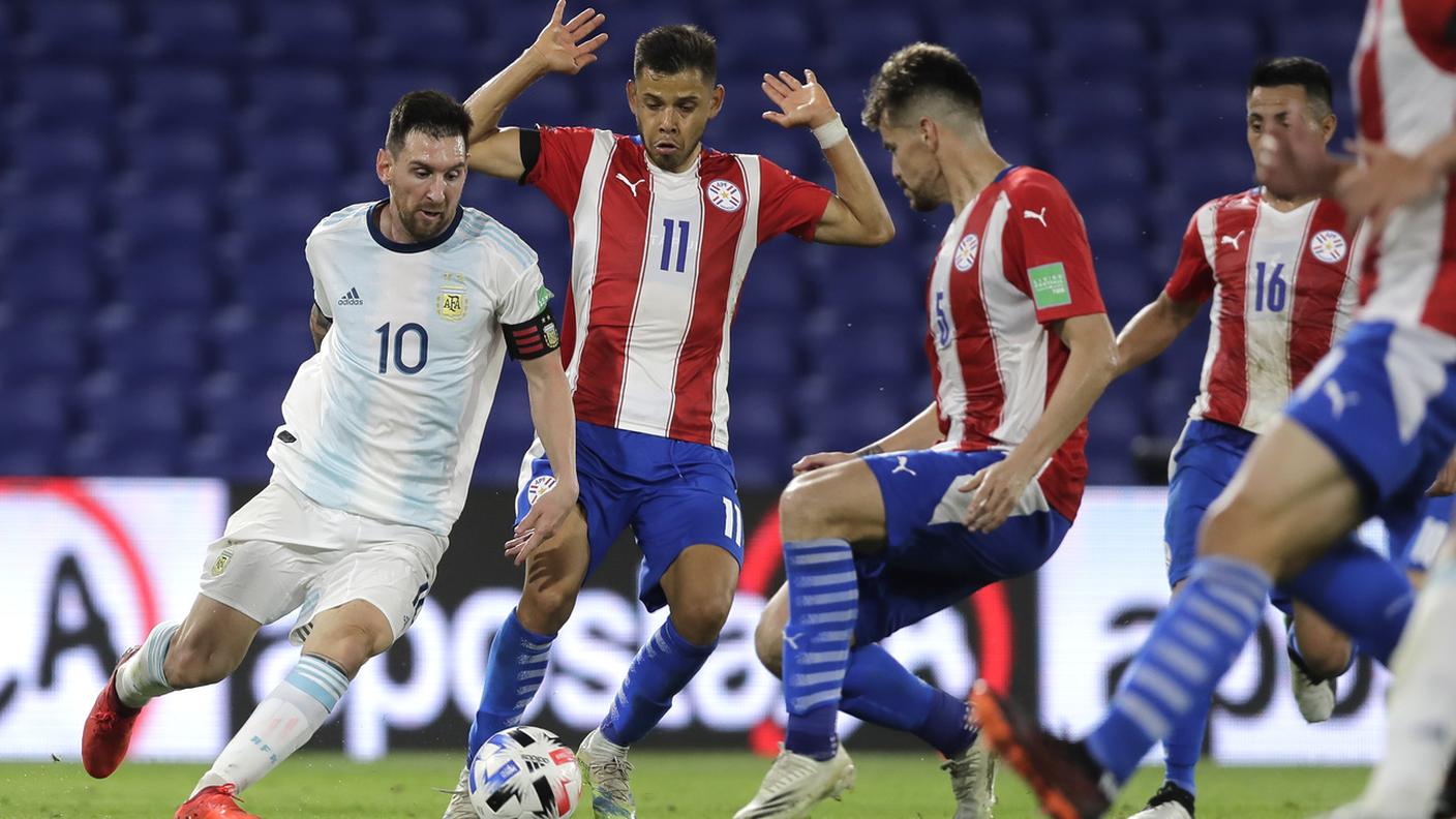 Messi e compagni presi nella rete paraguaiana