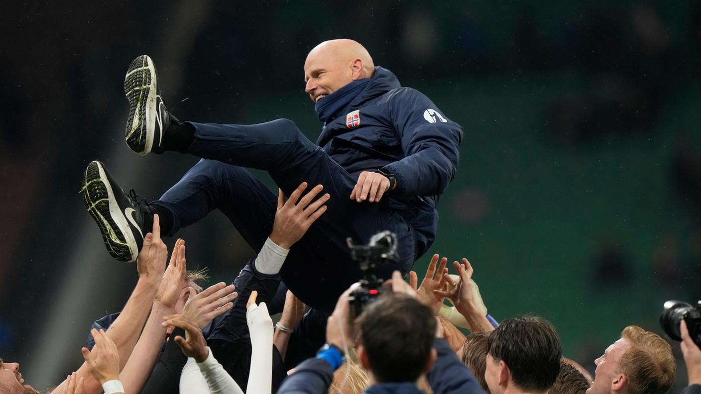 Solbakken portato in trionfo