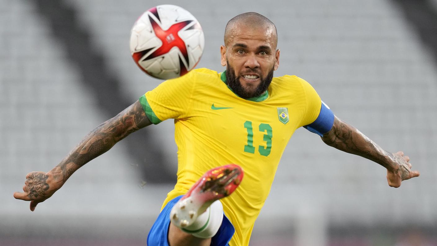 Dani Alves conduce i suoi alla vittoria