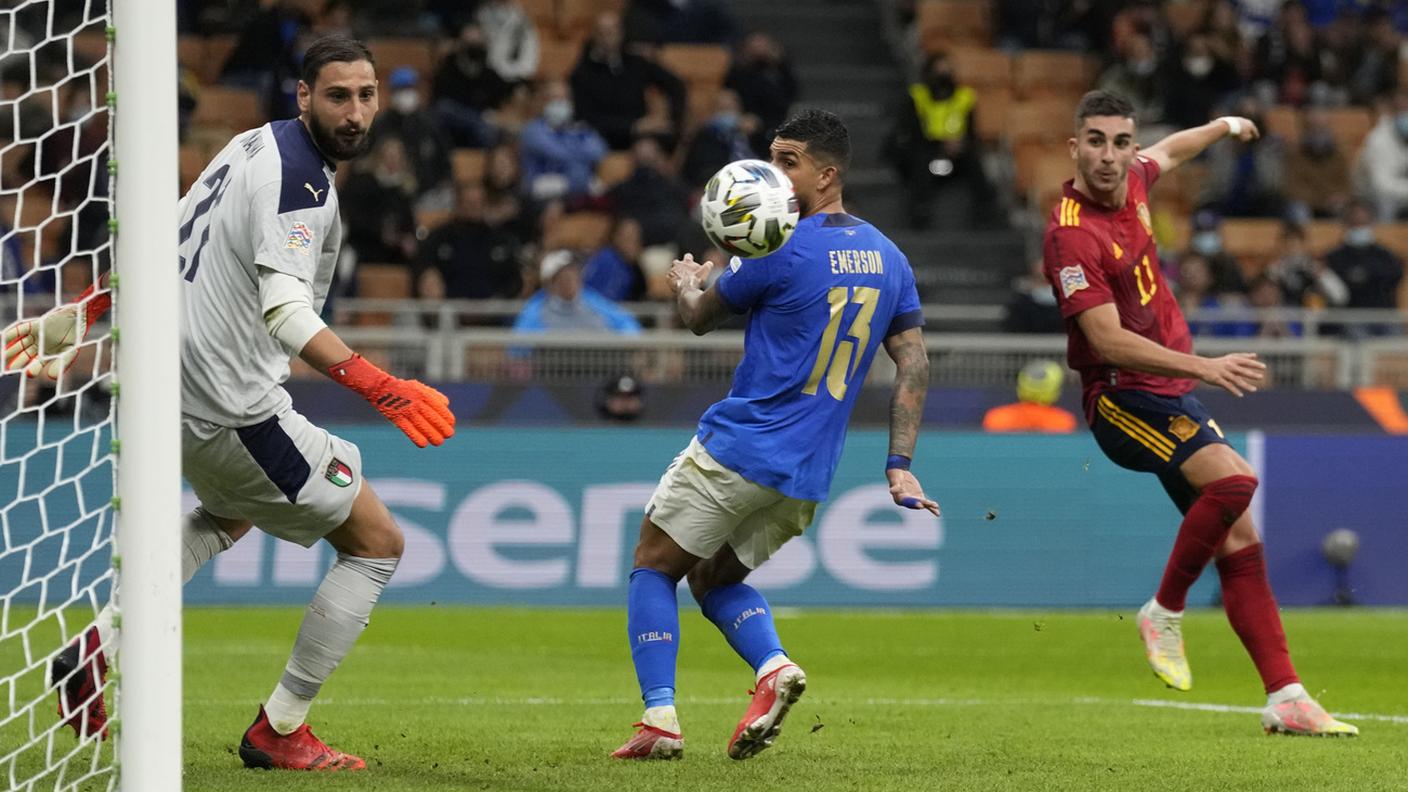 Ferran Torres decisivo, Donnarumma fischiato