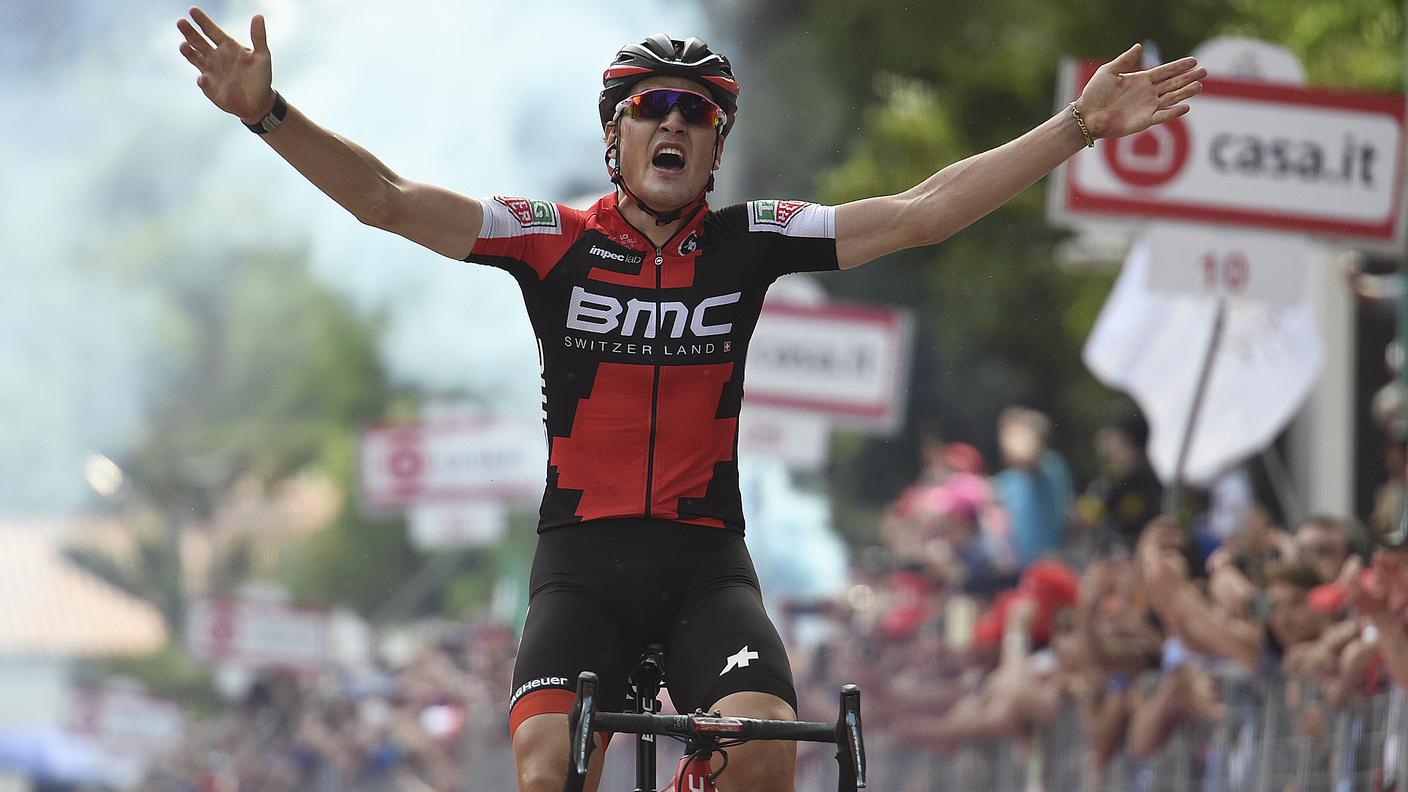 Braccia al cielo anche in una frazione del Giro d'Italia
