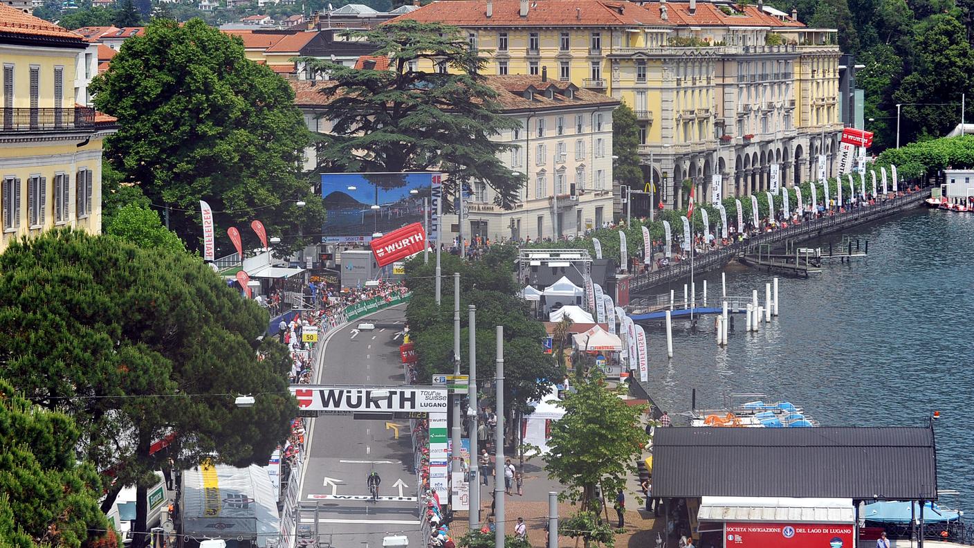 L'arrivo sul lungolago nel 2012