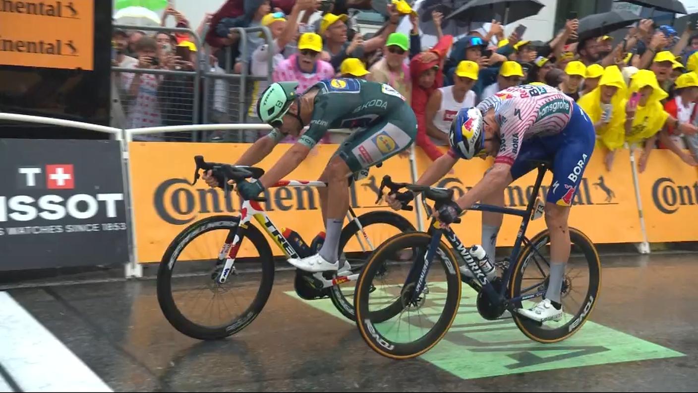 Con questo sprint di prepotenza l'italiano ipoteca la maglia verde