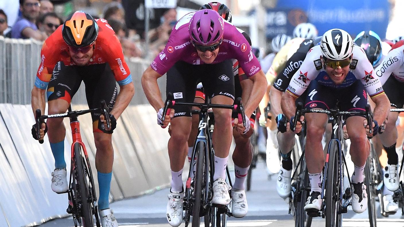 La maglia ciclamino sempre più sulle spalle del transalpino