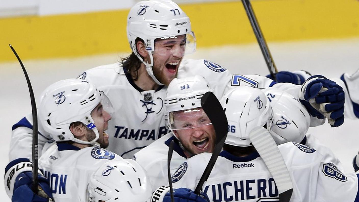 La gioia dei giocatori di Tampa dopo la rete della vittoria