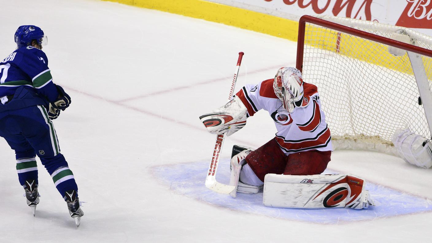 Sven Bärtschi infila Eddie Lack