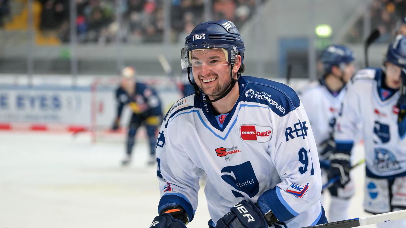 Qui con la maglia degli Straubing Tigers