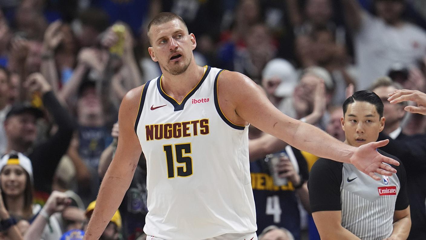 Attualmente con 29,8 punti, 10,3 assist e 12,8 rimbalzi
