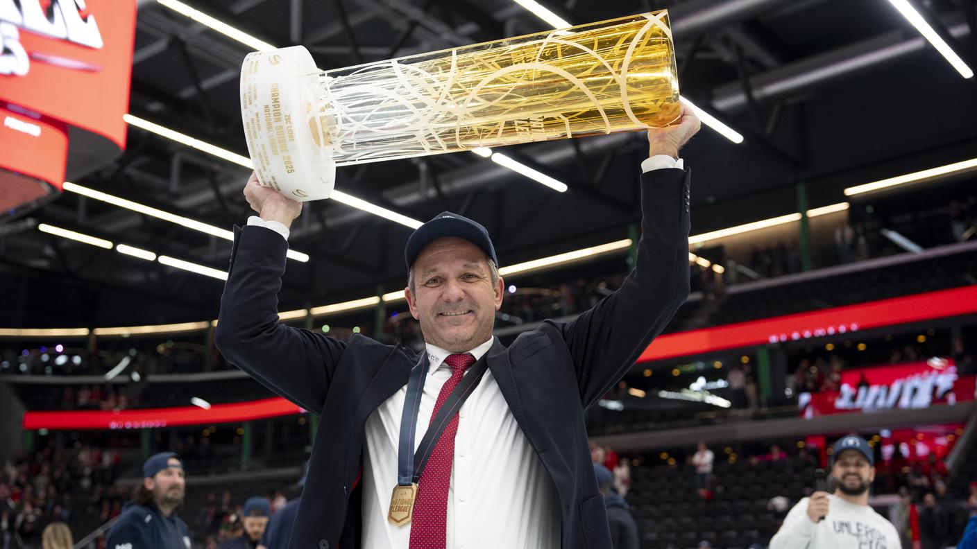 Con il trofeo appena conquistato