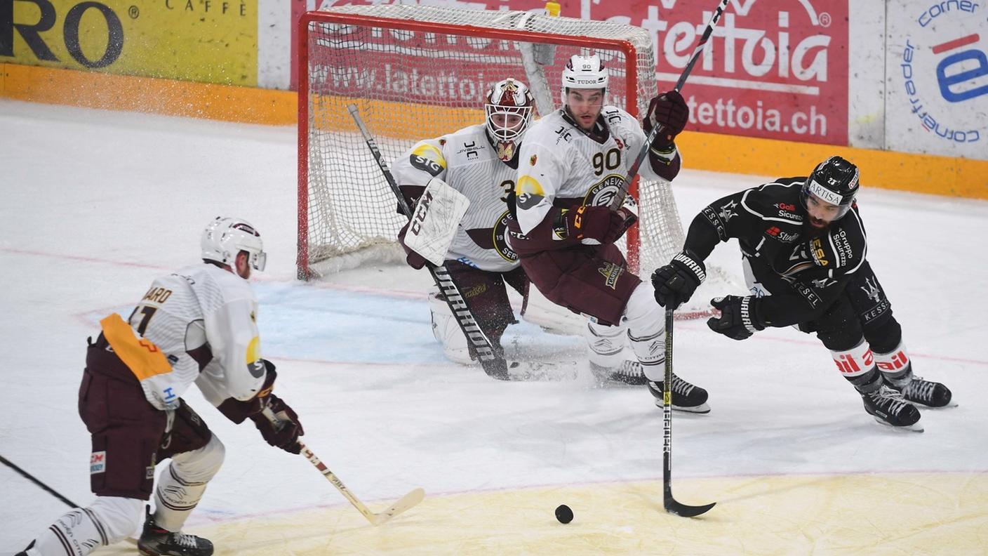 Morini in lotta per il puck