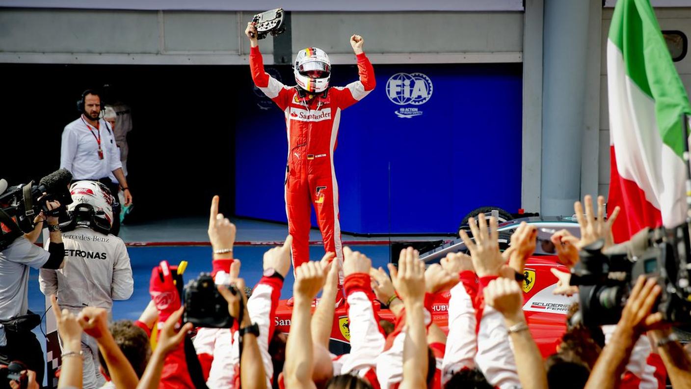 Il pilota tedesco al traguardo