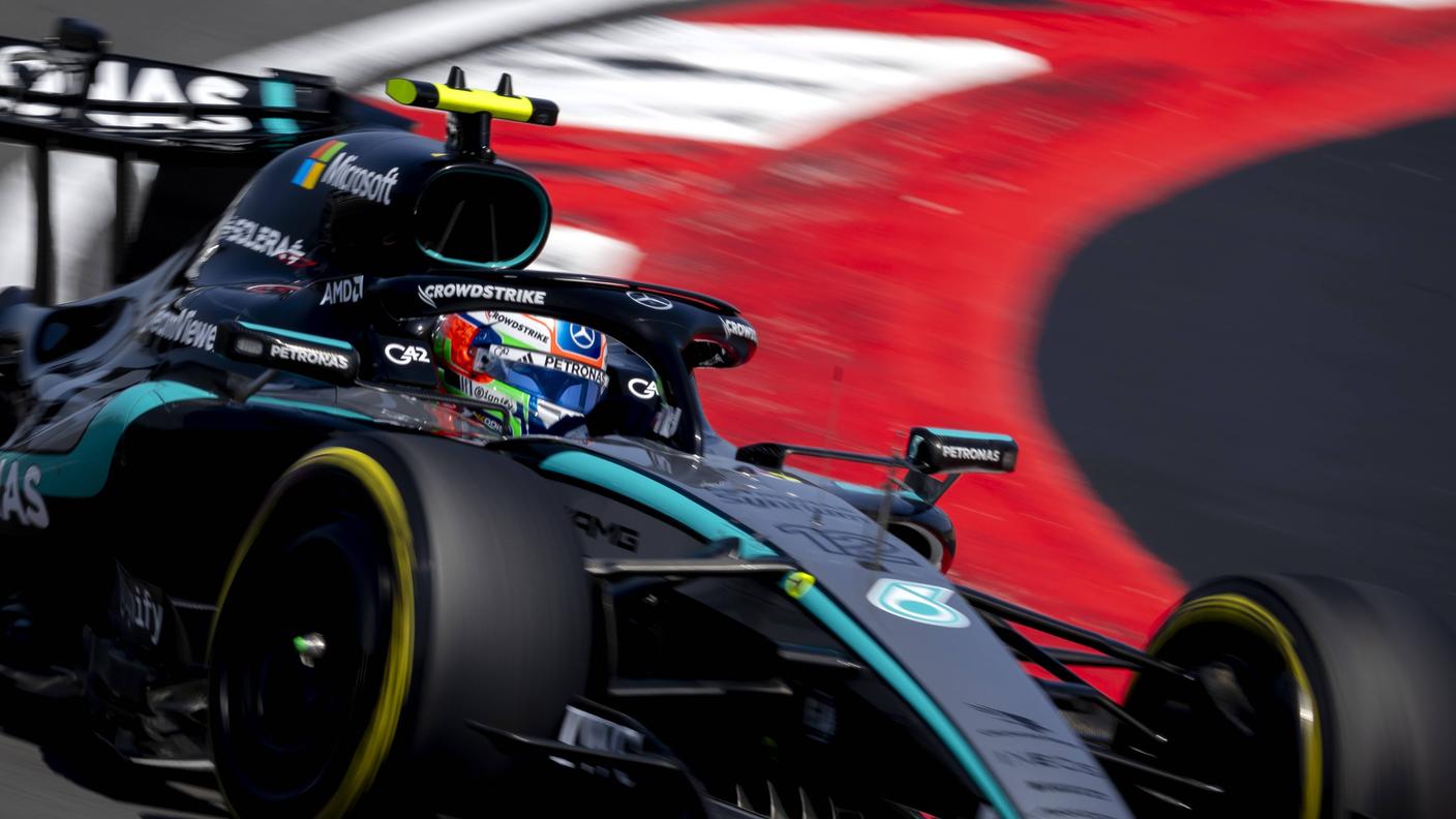 Ancora una prima fila tutta Mercedes