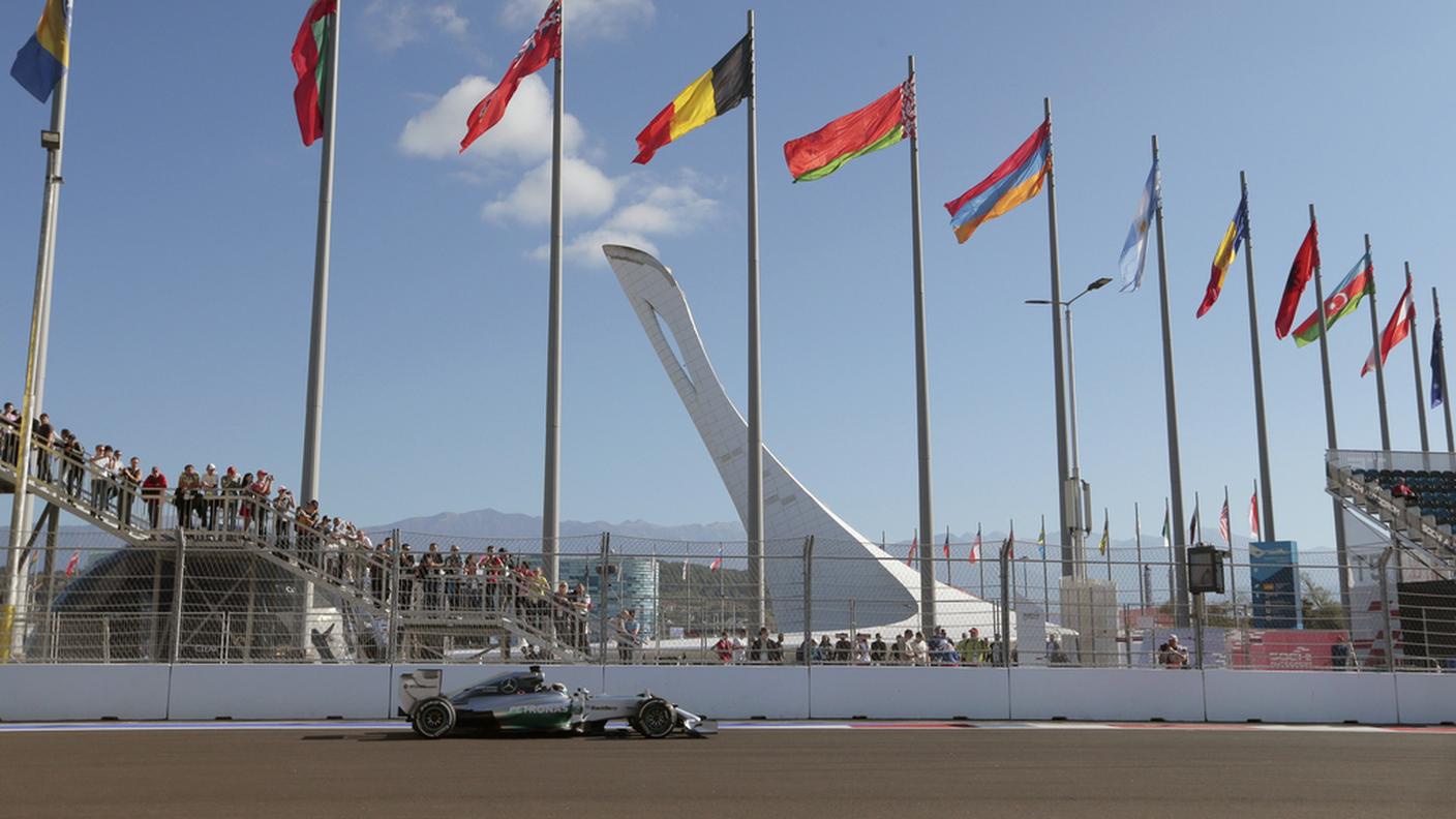 Lewis Hamilton a suo agio sul sito delle Olimpiadi invernali
