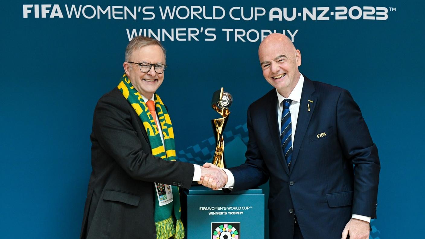 Con il Primo Ministro australiano e il trofeo