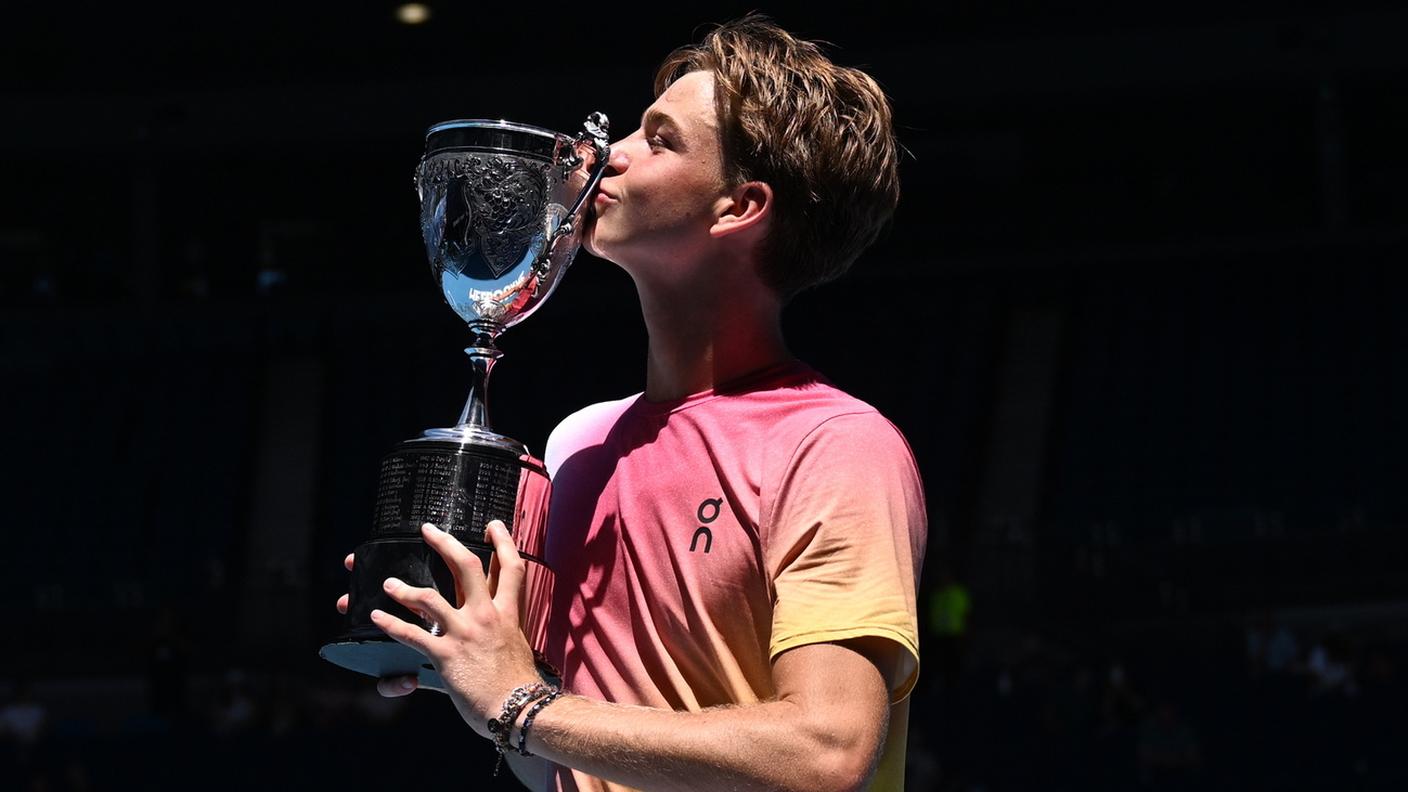 Con il trofeo