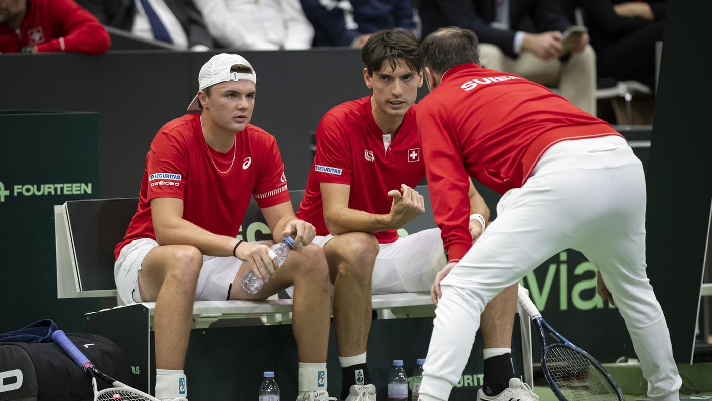 Stricker e Hüsler discutono con coach Lüthi