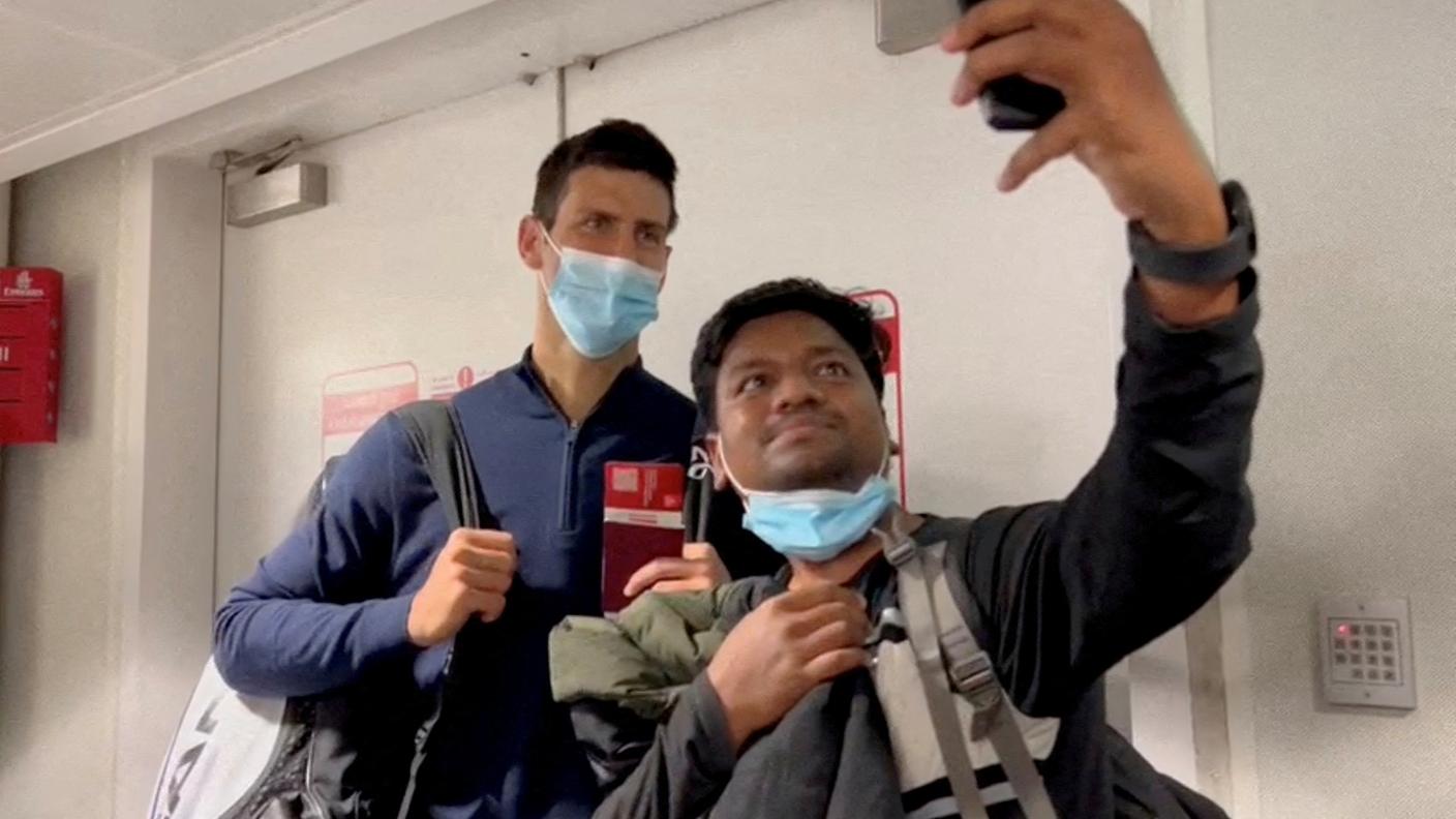 Durante lo stop a Dubai Nole si è concesso ai tifosi