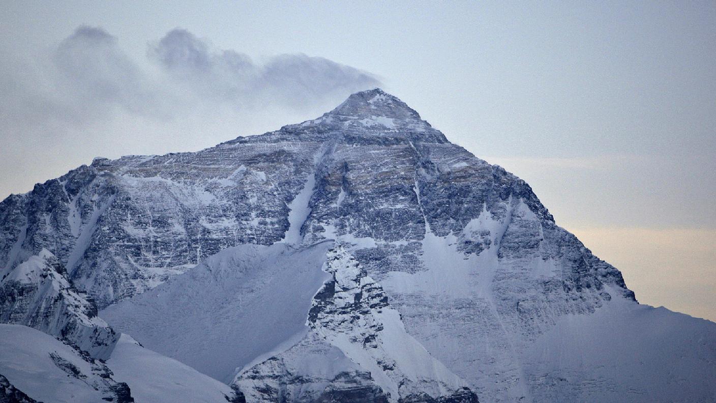 I due indiani bugiardi vedranno l'Everest solo in foto fino al 2026