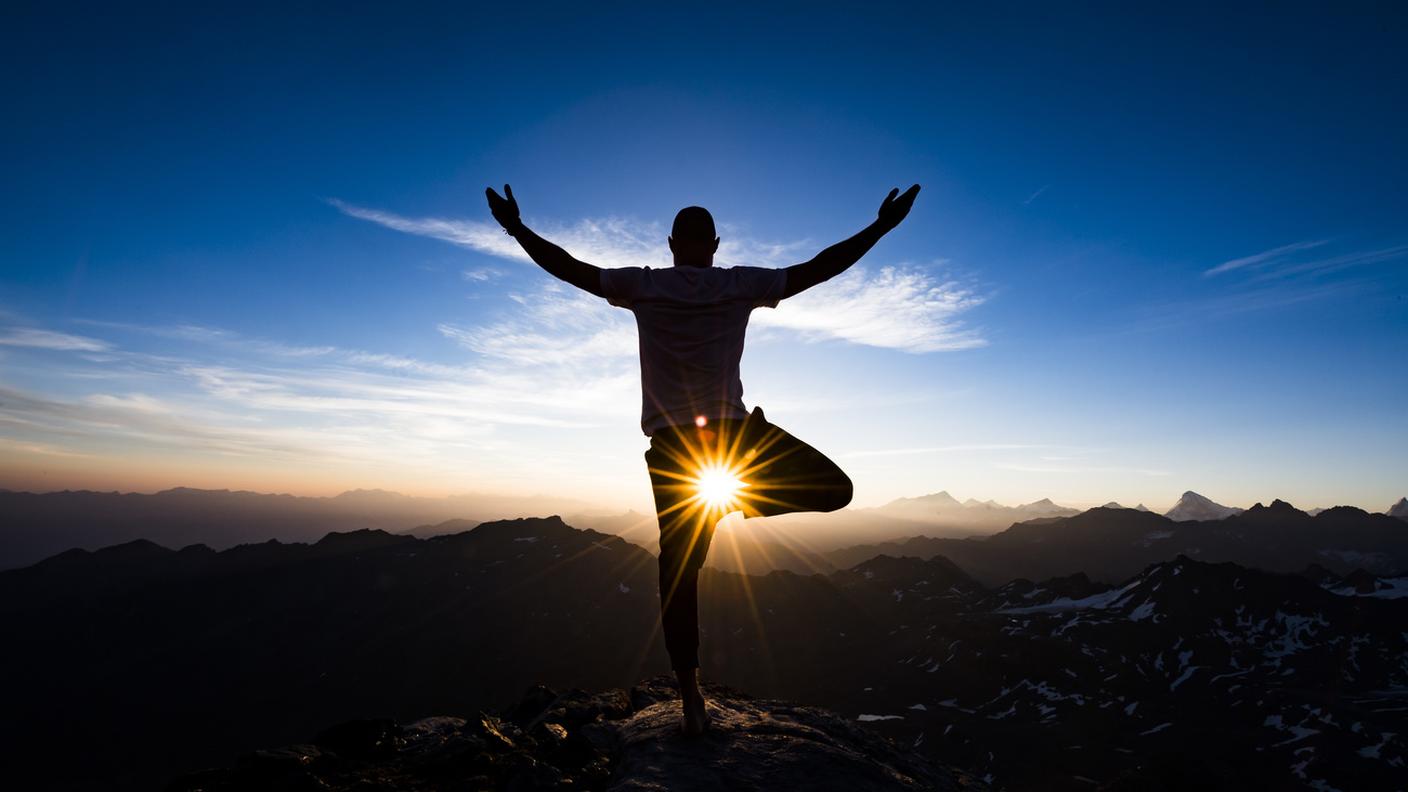 Yoga sulla vetta del Montfort, Vallese