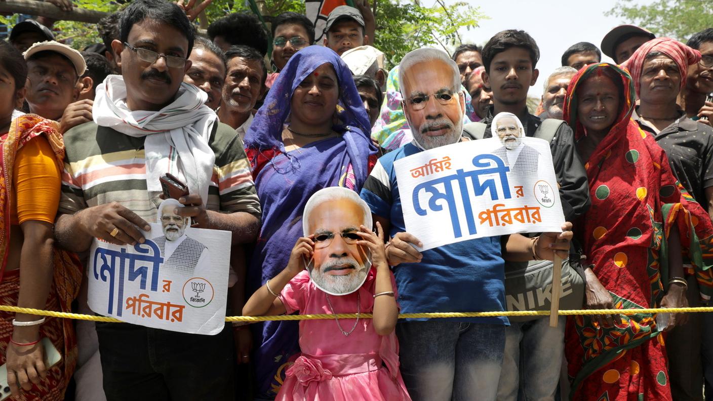 Sostenitori del premier Narendra Modi, Tehatta, Bengala Occidentale, India
